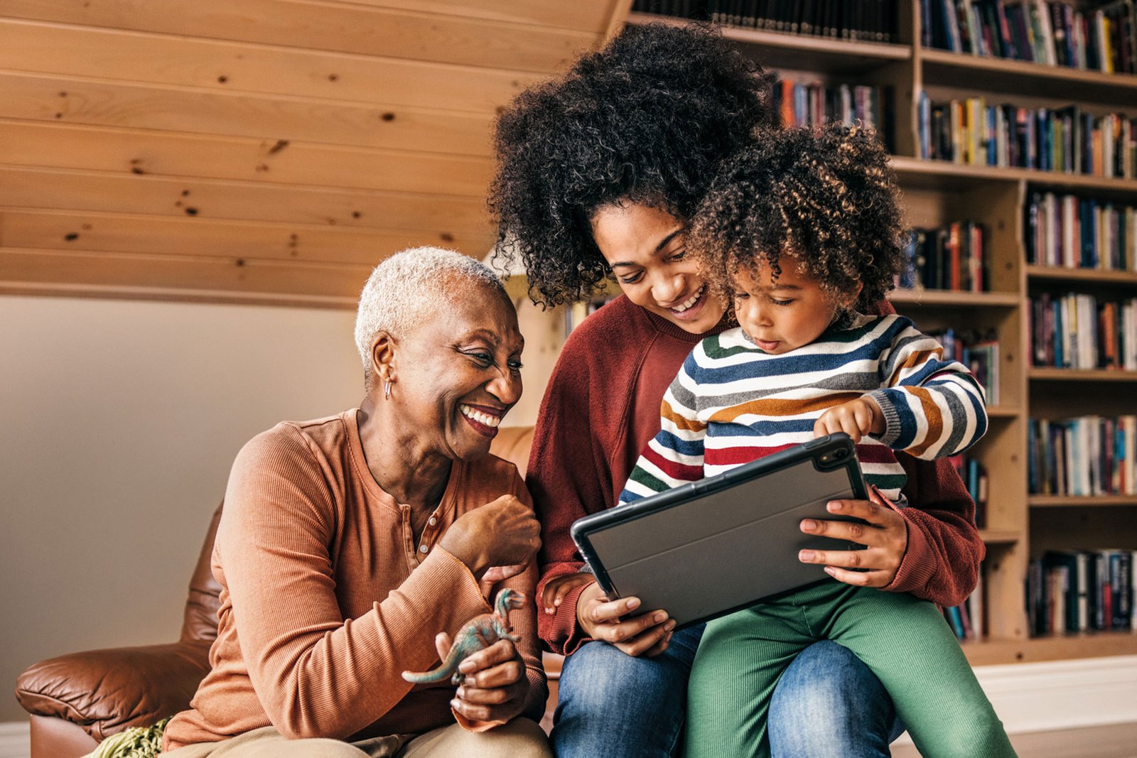 family-playing-tablet-together_2400x1600