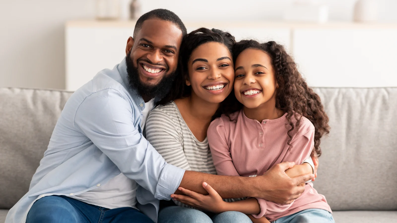 smiling-family-affordable-health-insurance
